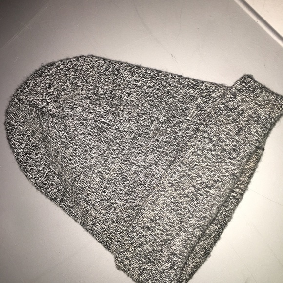 Dimepiece brand Ain’t No Wifey beanie - Picture 3 of 5